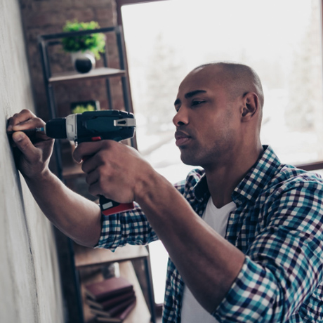 London Handyman - bloke with a drill putting up pictures